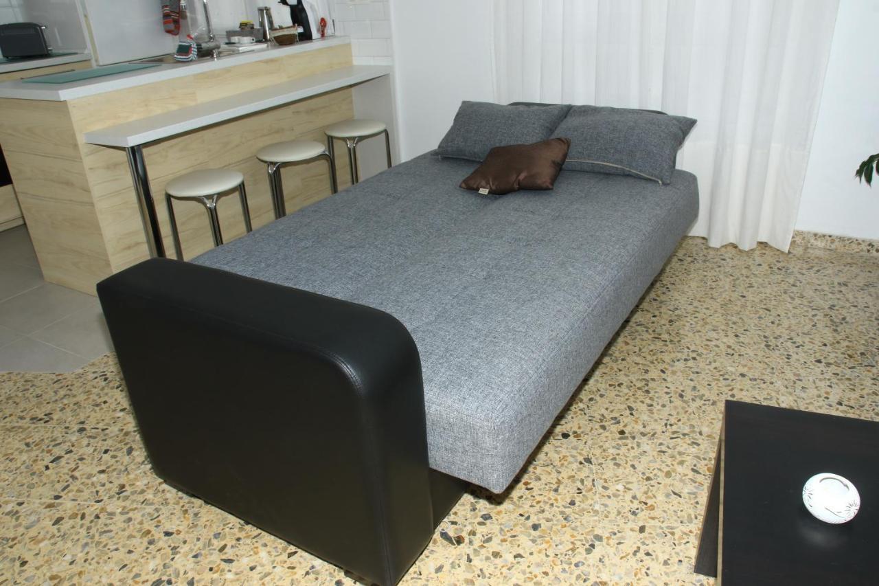 Apartamento R Y C Αβιλές Εξωτερικό φωτογραφία